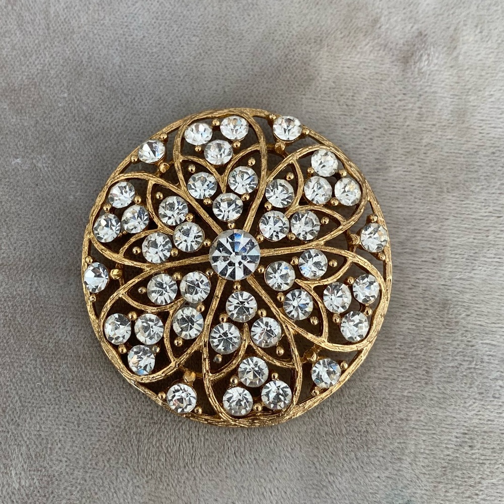 Vintage Signed Lisner Gold toned brooch with rhinestones